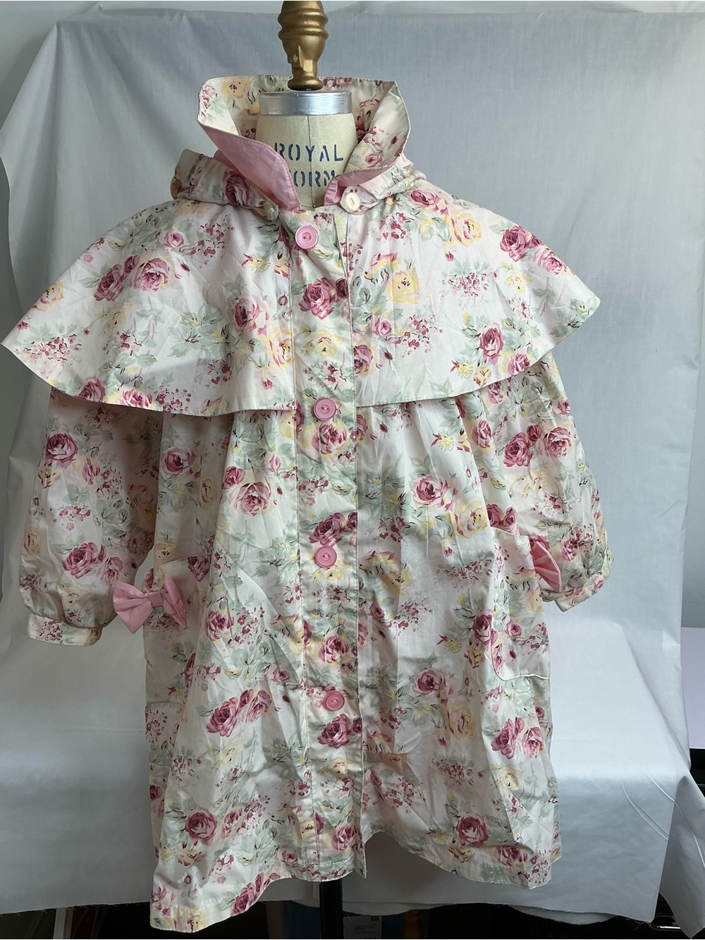 2087 - Girls' Pink Floral Hooded Capelet Raincoat